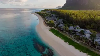 Rajskie plaże i luksusowe wille na Mauritiusie. Marzysz o lotach na Mauritius? Ten widok zapiera dech w piersiach!