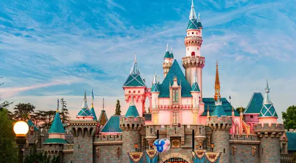Gdzie jest Disneyland? Odkryj 6 parków i zaplanuj podróż do Paryża!