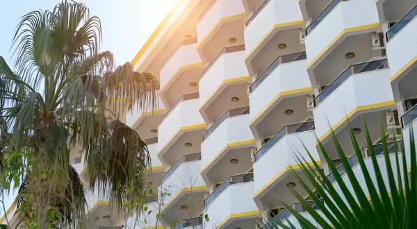 Jak liczyć noclegi w hotelu? Doba hotelowa bez tajemnic!